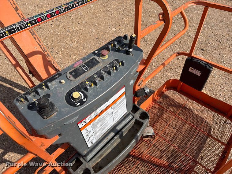 image for item EA0441 2008 JLG 660SJ boom lift