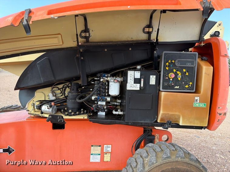 image for item EA0441 2008 JLG 660SJ boom lift