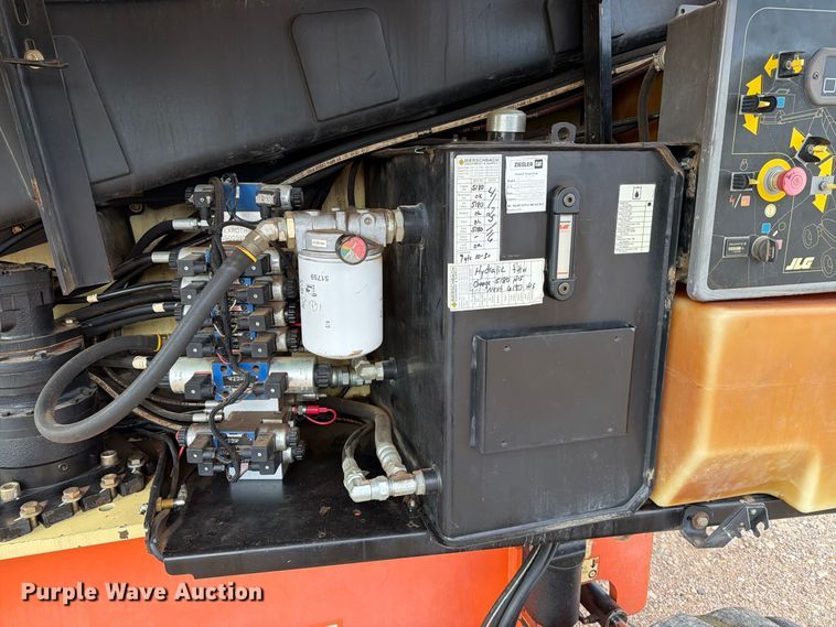 image for item EA0441 2008 JLG 660SJ boom lift