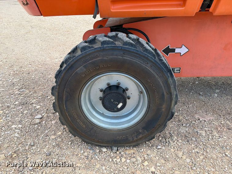 image for item EA0441 2008 JLG 660SJ boom lift
