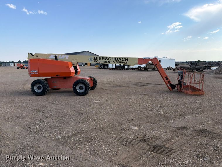image for item EA0442 2006 JLG 660SJ boom lift