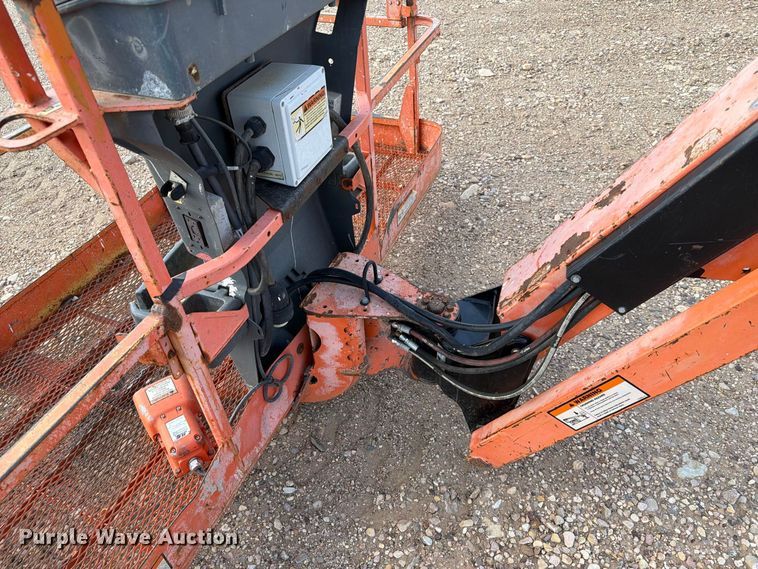 image for item EA0442 2006 JLG 660SJ boom lift