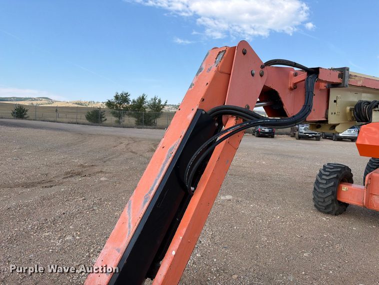 image for item EA0442 2006 JLG 660SJ boom lift