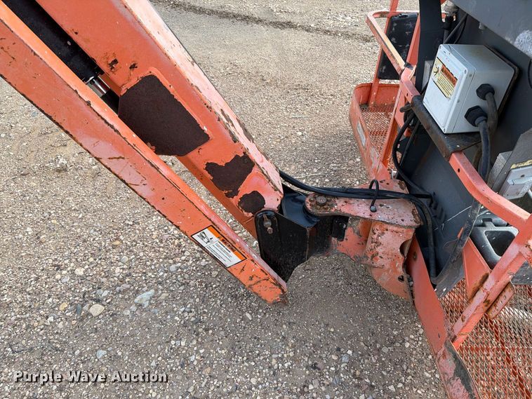 image for item EA0442 2006 JLG 660SJ boom lift