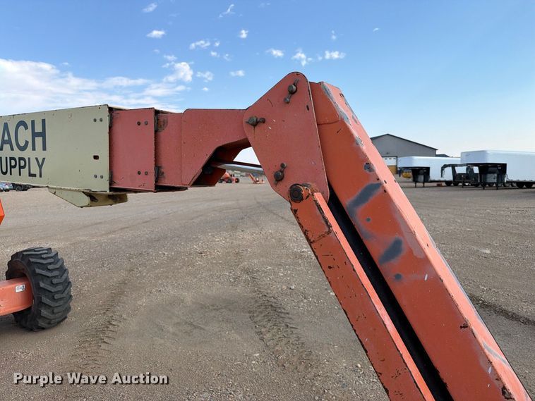 image for item EA0442 2006 JLG 660SJ boom lift