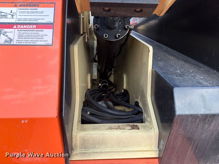 image for item EA0442 2006 JLG 660SJ boom lift