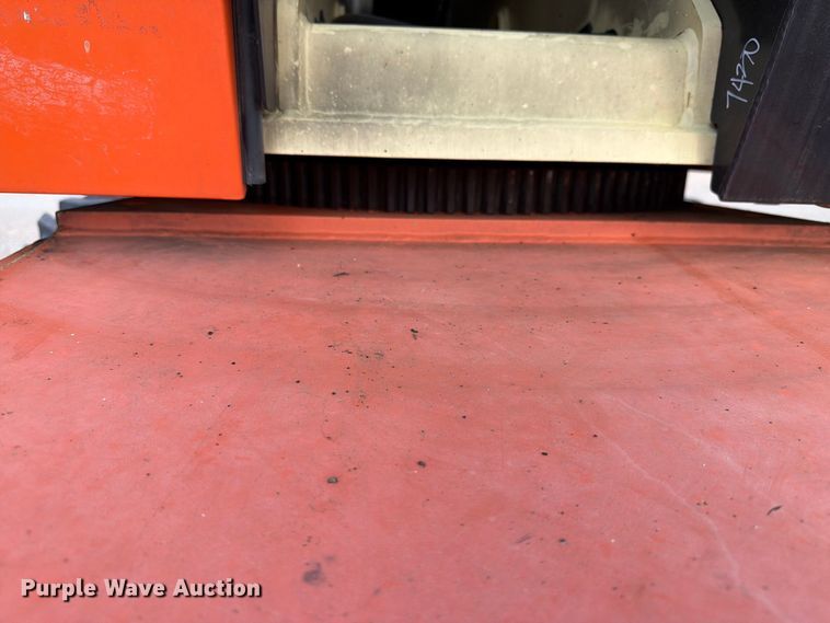 image for item EA0442 2006 JLG 660SJ boom lift