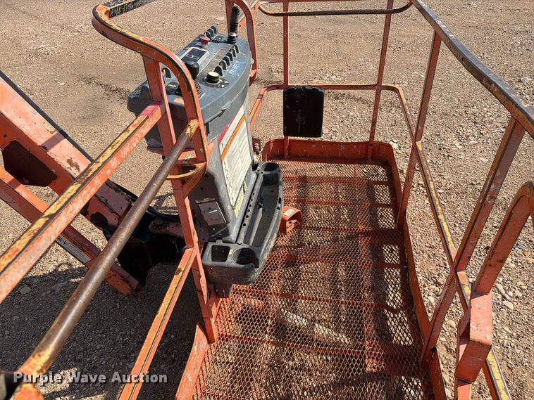 image for item EA0442 2006 JLG 660SJ boom lift