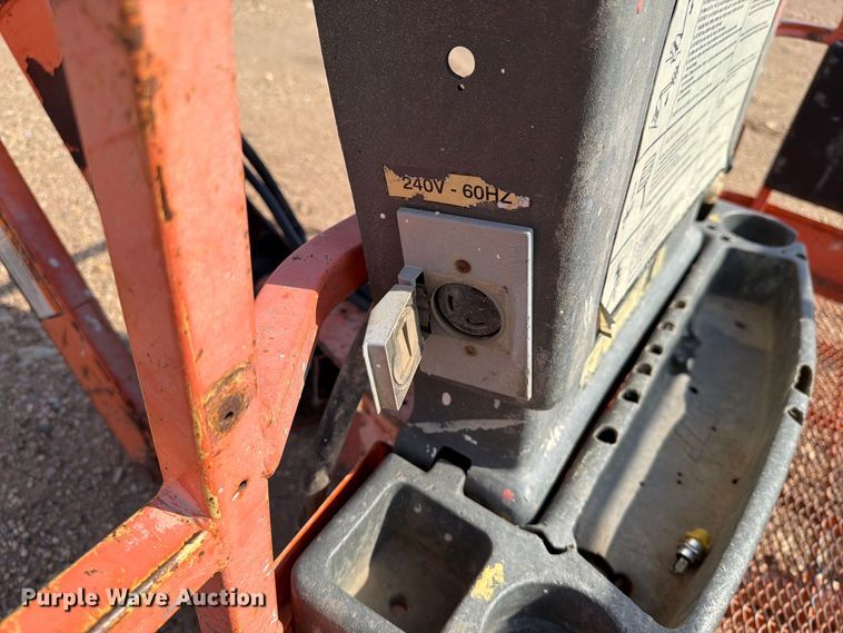 image for item EA0442 2006 JLG 660SJ boom lift