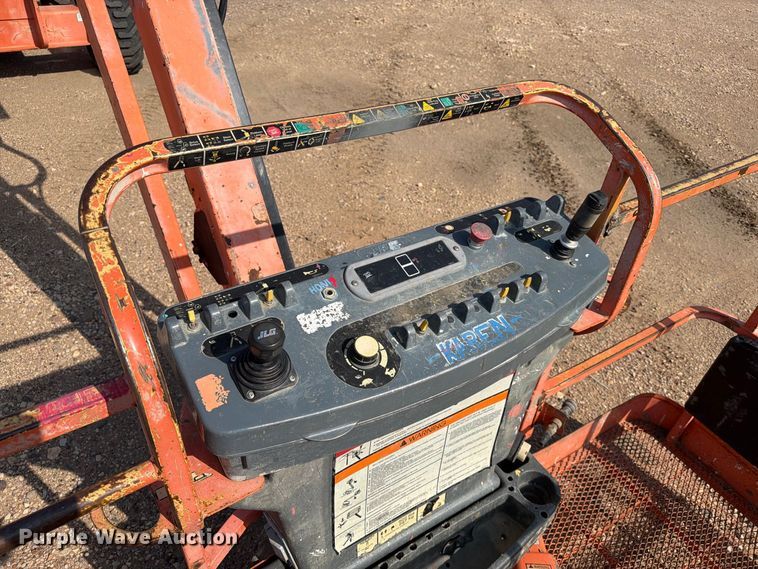 image for item EA0442 2006 JLG 660SJ boom lift