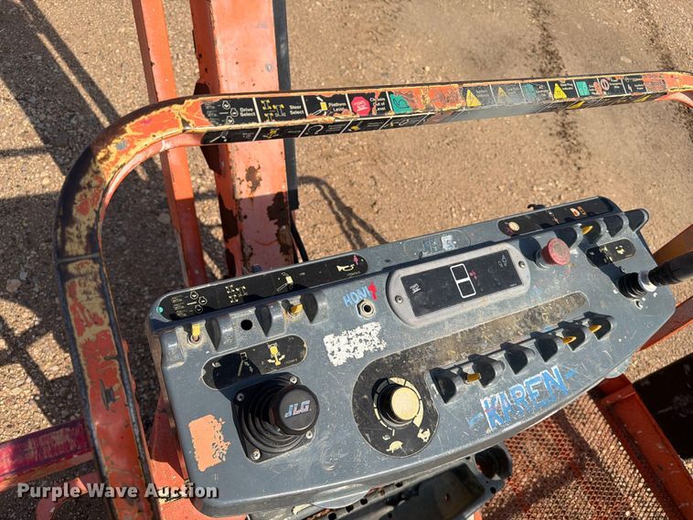 image for item EA0442 2006 JLG 660SJ boom lift