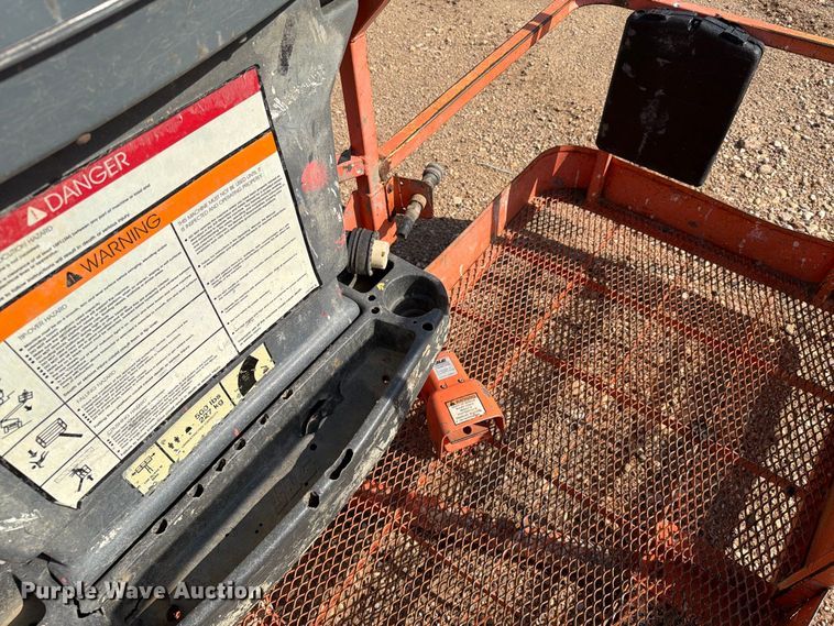 image for item EA0442 2006 JLG 660SJ boom lift
