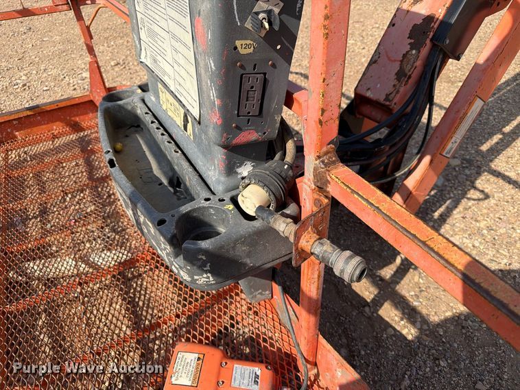 image for item EA0442 2006 JLG 660SJ boom lift