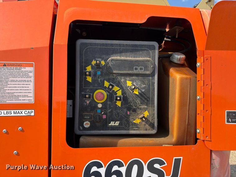 image for item EA0442 2006 JLG 660SJ boom lift