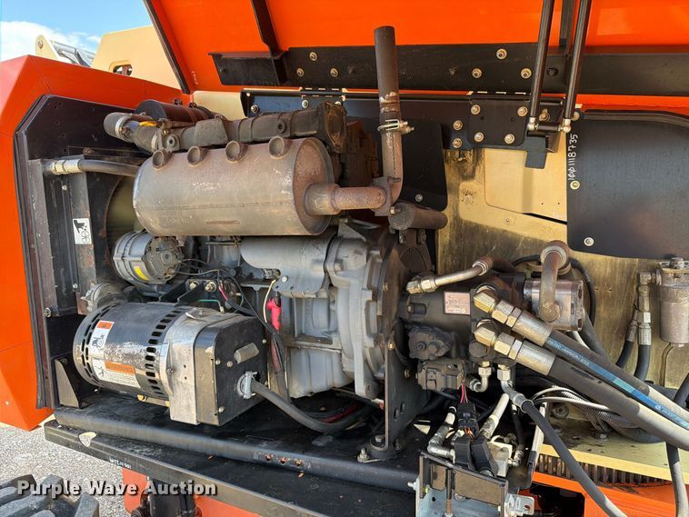image for item EA0442 2006 JLG 660SJ boom lift