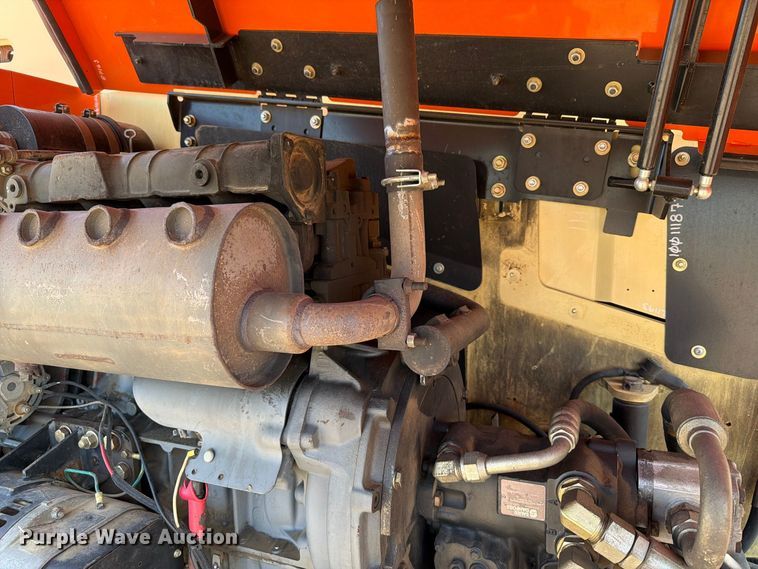 image for item EA0442 2006 JLG 660SJ boom lift