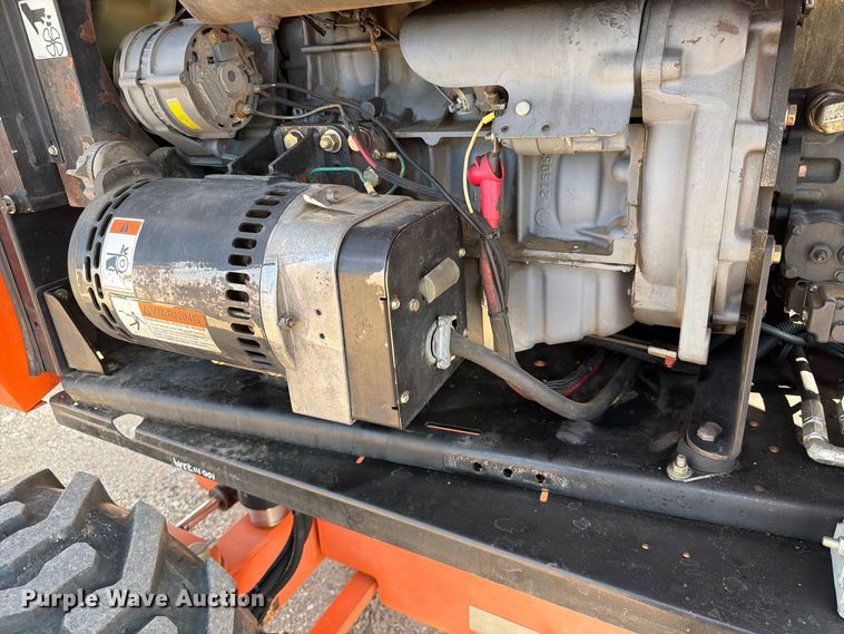 image for item EA0442 2006 JLG 660SJ boom lift