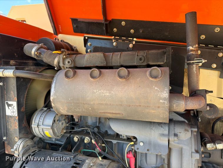 image for item EA0442 2006 JLG 660SJ boom lift