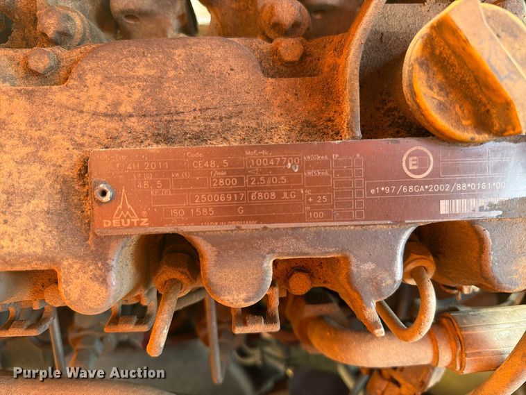 image for item EA0442 2006 JLG 660SJ boom lift