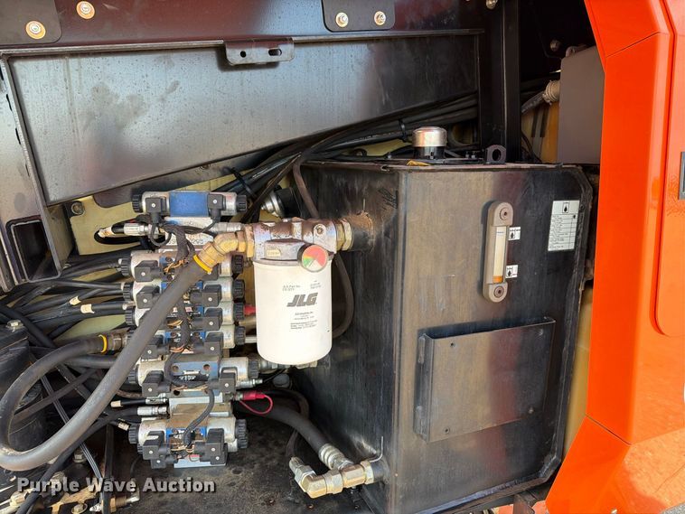 image for item EA0442 2006 JLG 660SJ boom lift