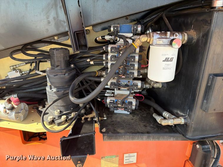 image for item EA0442 2006 JLG 660SJ boom lift