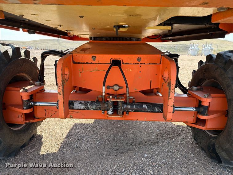 image for item EA0442 2006 JLG 660SJ boom lift