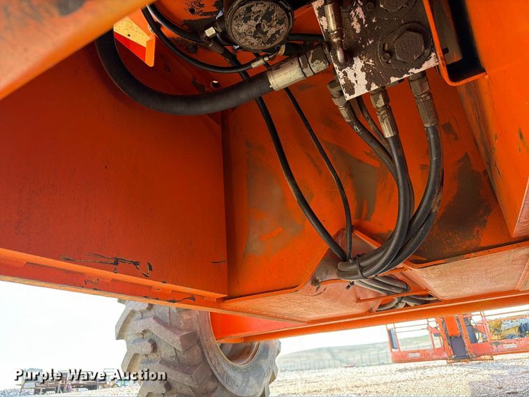image for item EA0442 2006 JLG 660SJ boom lift