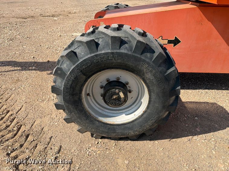image for item EA0442 2006 JLG 660SJ boom lift