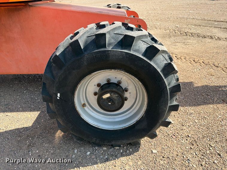 image for item EA0442 2006 JLG 660SJ boom lift