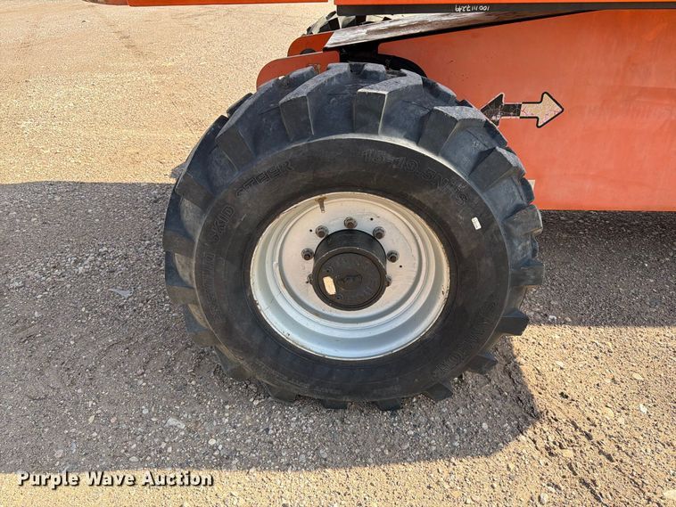 image for item EA0442 2006 JLG 660SJ boom lift