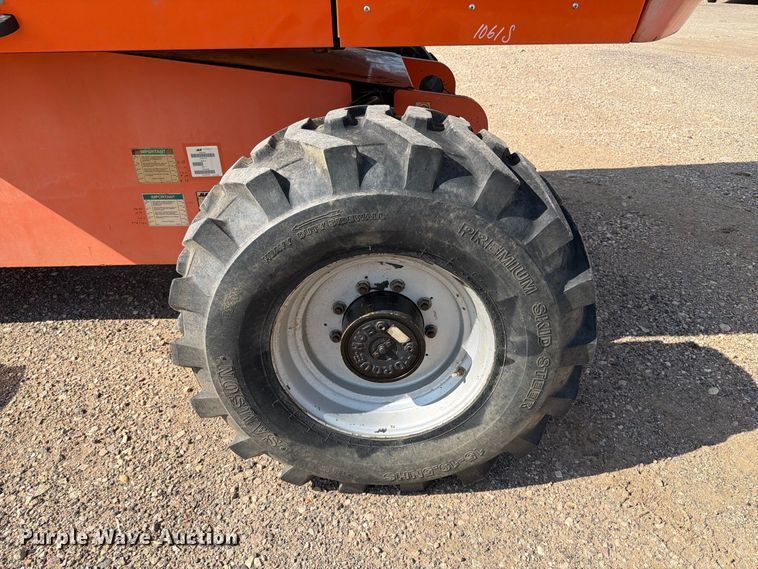 image for item EA0442 2006 JLG 660SJ boom lift