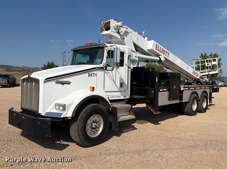 image for item EA0443 1997 Kenworth T800 bucket truck
