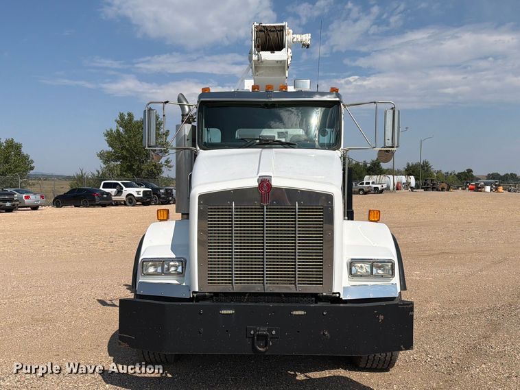 image for item EA0443 1997 Kenworth T800 bucket truck