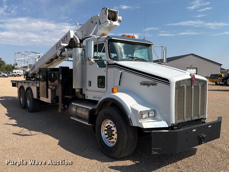 image for item EA0443 1997 Kenworth T800 bucket truck