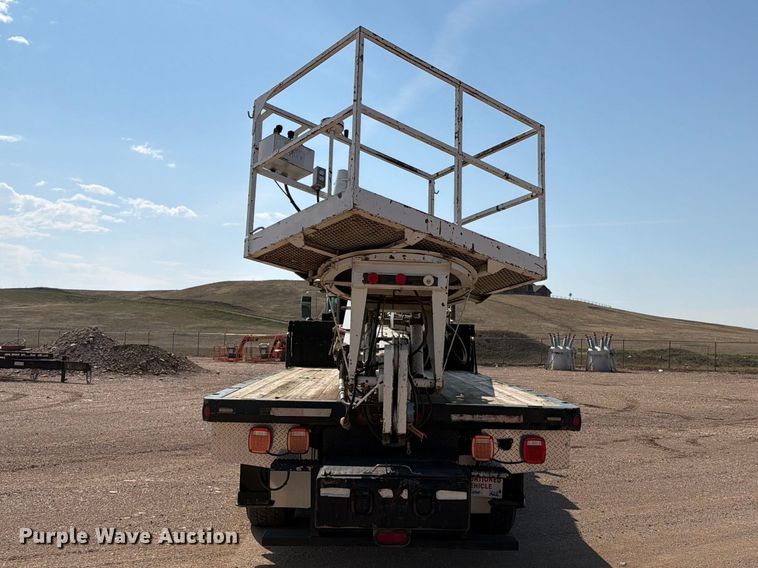 image for item EA0443 1997 Kenworth T800 bucket truck