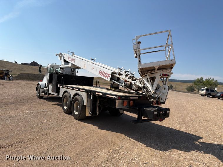 image for item EA0443 1997 Kenworth T800 bucket truck