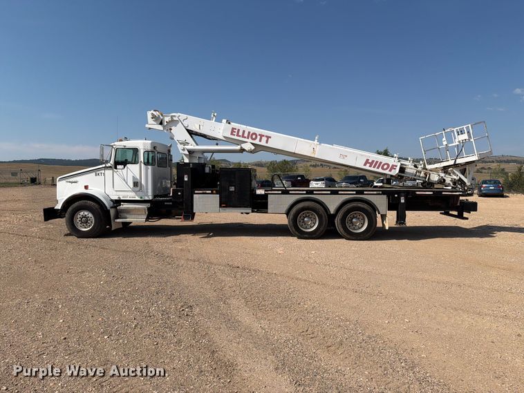 image for item EA0443 1997 Kenworth T800 bucket truck