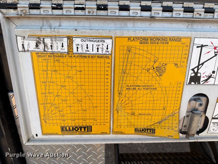 image for item EA0443 1997 Kenworth T800 bucket truck