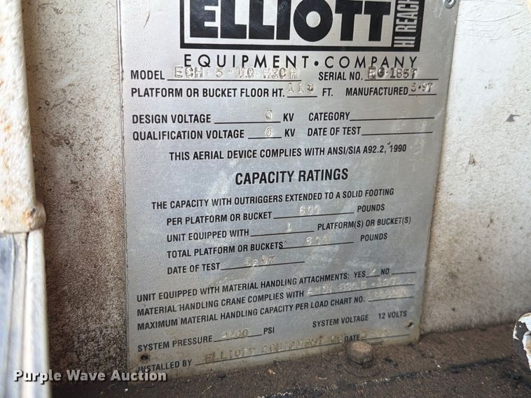 image for item EA0443 1997 Kenworth T800 bucket truck