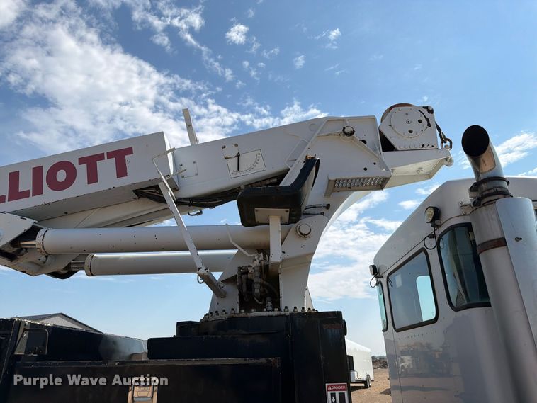 image for item EA0443 1997 Kenworth T800 bucket truck