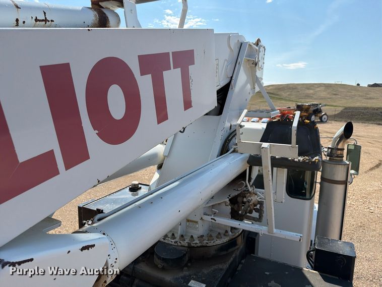 image for item EA0443 1997 Kenworth T800 bucket truck