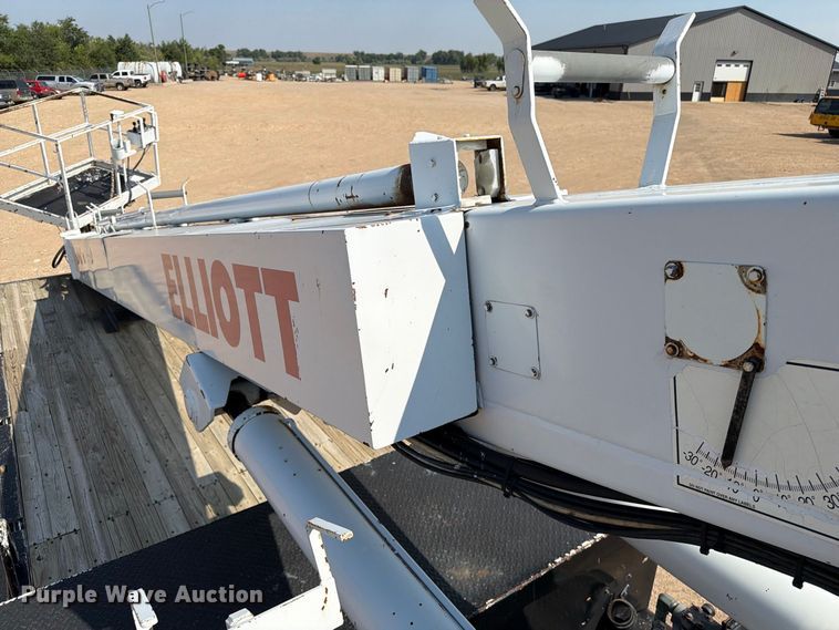 image for item EA0443 1997 Kenworth T800 bucket truck
