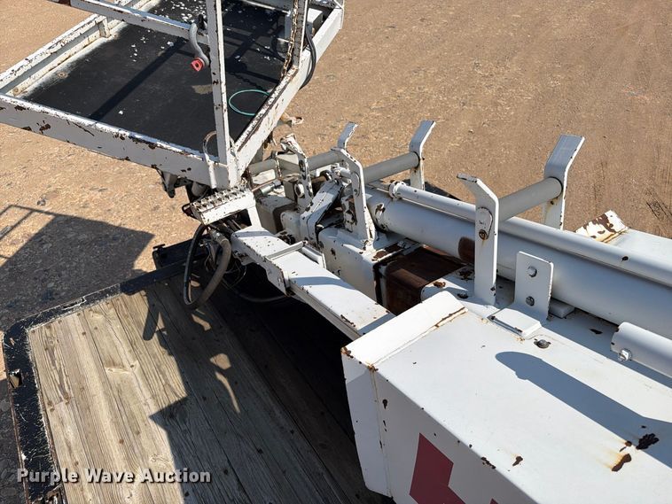 image for item EA0443 1997 Kenworth T800 bucket truck