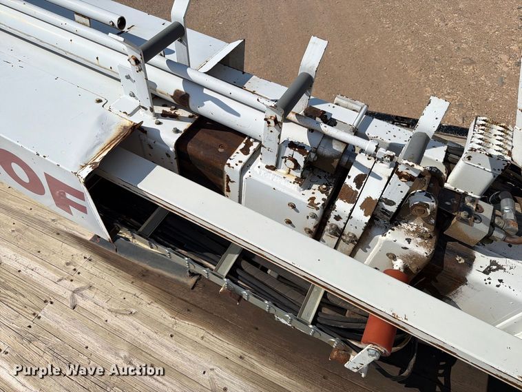 image for item EA0443 1997 Kenworth T800 bucket truck