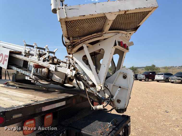 image for item EA0443 1997 Kenworth T800 bucket truck