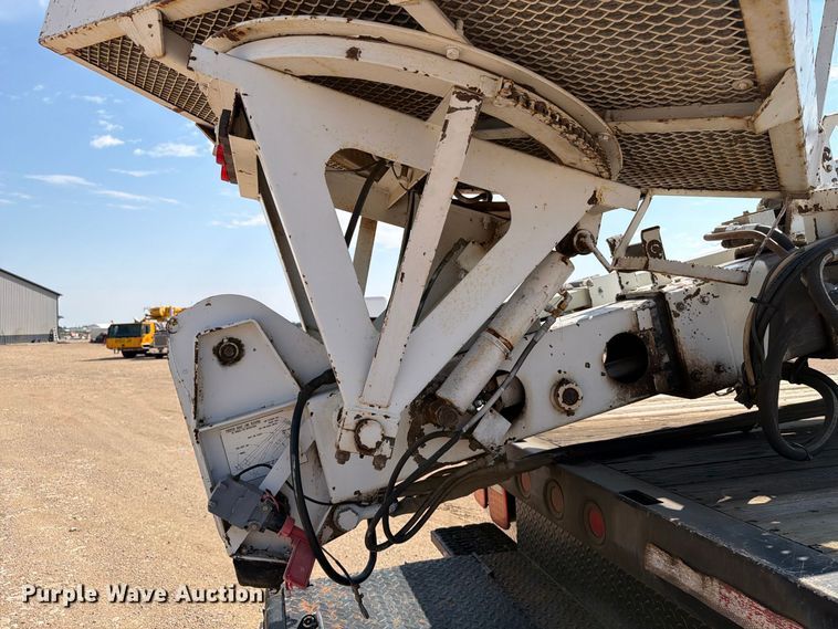 image for item EA0443 1997 Kenworth T800 bucket truck