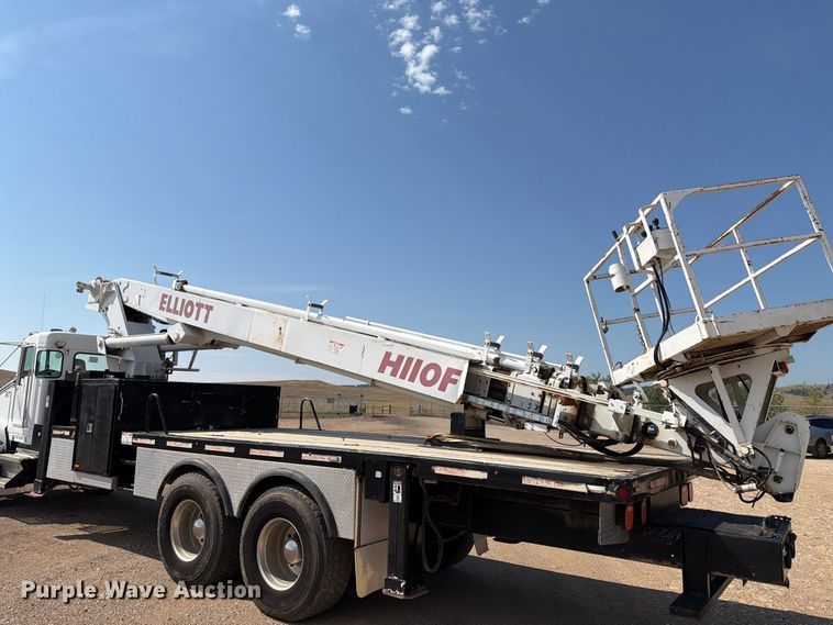 image for item EA0443 1997 Kenworth T800 bucket truck