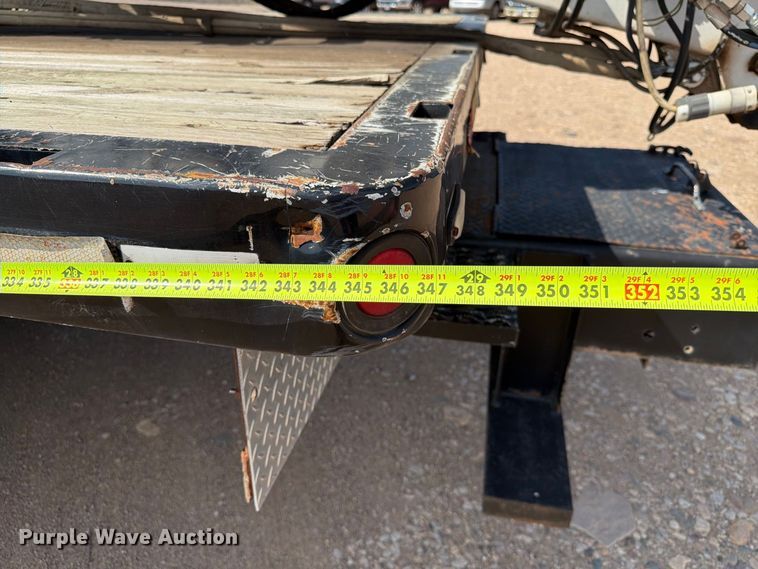image for item EA0443 1997 Kenworth T800 bucket truck