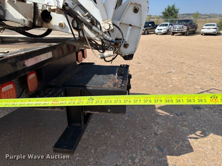 image for item EA0443 1997 Kenworth T800 bucket truck