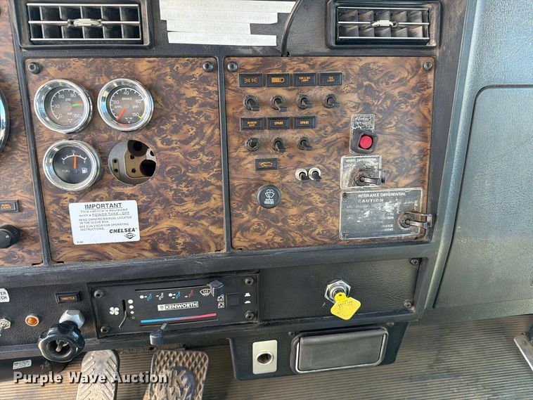 image for item EA0443 1997 Kenworth T800 bucket truck